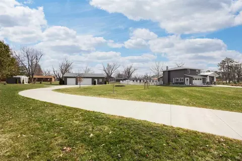 Exterior - 8803 Spring Green Ct, Cedar Rapids, IA 52411 photo 15 of 16