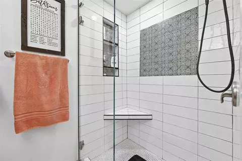 Bath - 8803 Spring Green Ct, Cedar Rapids, IA 52411 photo 3 of 5