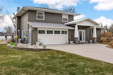 Exterior - 8803 Spring Green Ct, Cedar Rapids, IA 52411 photo 2 of 16