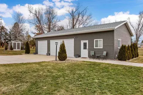 Exterior - 8803 Spring Green Ct, Cedar Rapids, IA 52411 photo 12 of 16