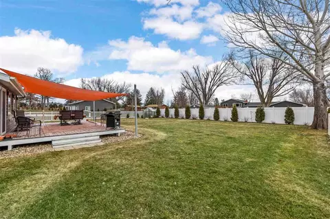 Exterior - 8803 Spring Green Ct, Cedar Rapids, IA 52411 photo 11 of 16