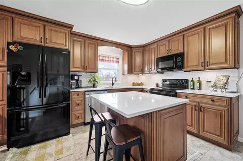 Kitchen - 8803 Spring Green Ct, Cedar Rapids, IA 52411 photo 2 of 8