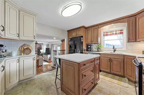 Kitchen - 8803 Spring Green Ct, Cedar Rapids, IA 52411 photo 1 of 8