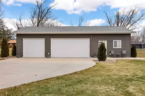 Exterior - 8803 Spring Green Ct, Cedar Rapids, IA 52411 photo 13 of 16