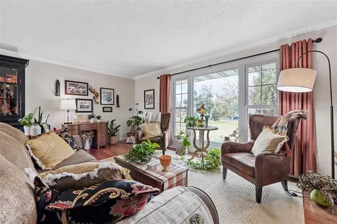 Living - 8803 Spring Green Ct, Cedar Rapids, IA 52411 photo 2 of 13