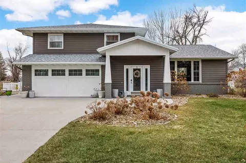 Exterior - 8803 Spring Green Ct, Cedar Rapids, IA 52411 photo 1 of 16