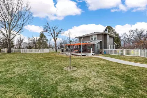 Exterior - 8803 Spring Green Ct, Cedar Rapids, IA 52411 photo 8 of 16