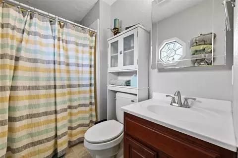 Bath - 8803 Spring Green Ct, Cedar Rapids, IA 52411 photo 1 of 5