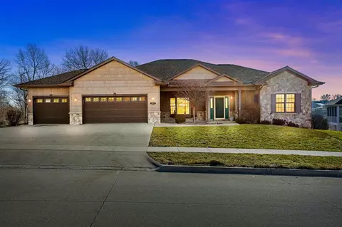 2877 Hickory Trl, Iowa City, IA 52245