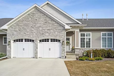 2884 Blue Sage Dr, Coralville, IA 52241