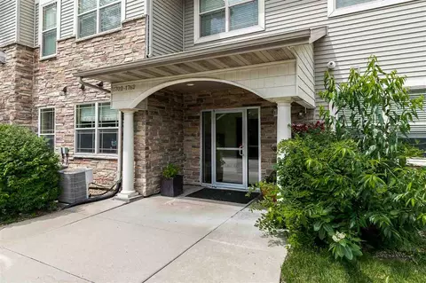 1714 Algonquin Rd, Iowa City, IA 52245