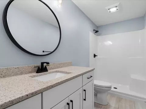 Bath - 3050 Sunflower St, Ely, IA 52227 photo 7 of 8