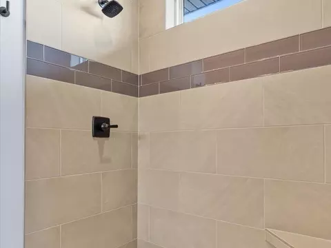 Bath - 3050 Sunflower St, Ely, IA 52227 photo 3 of 8