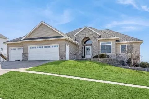 203 Karen Dr, Williamsburg, IA 52361