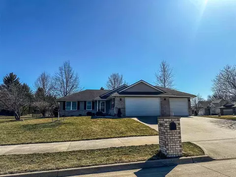 850 Forest Hill Dr, Coralville, IA 52241
