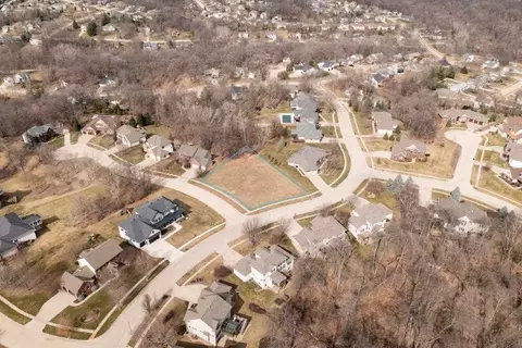 2002 Poplar Cir, Coralville, IA 52241