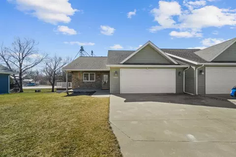 204 F Cir, Kalona, IA 52247