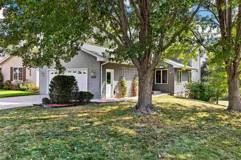 3592 Vista Park Dr, Iowa City, IA 52245