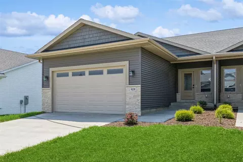 929 Oakland Trl, Solon, IA 52333