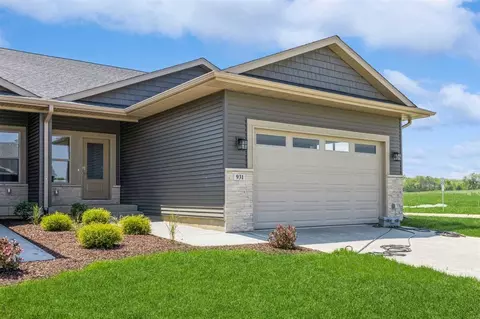 931 Oakland Trl, Solon, IA 52333