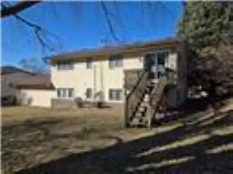 2120-2122 Taylor Dr, Iowa City, IA 52240