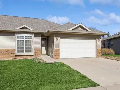 17 Willoughby Pl, Iowa City, IA 52240