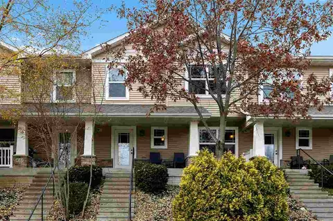 433 Westbury Dr, Iowa City, IA 52245