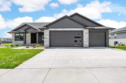 717 Rogers Ln, Center Point, IA 52213