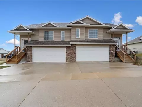553 Rolling Hills Dr, Tiffin, IA 52340