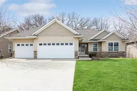 1130 Ryan Cir, Coralville, IA 52246