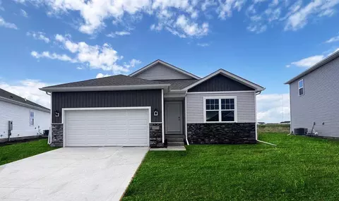 945 Juneberry Dr, Palo, IA 52324