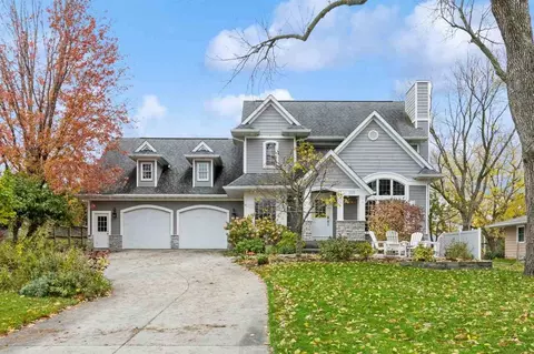 110 S 1st Ave, Iowa City, IA 52245