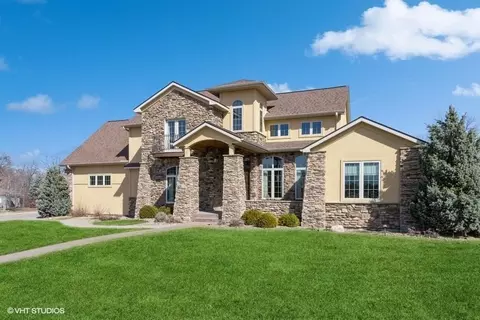 1124 Meadowlark Dr, Iowa City, IA 52246