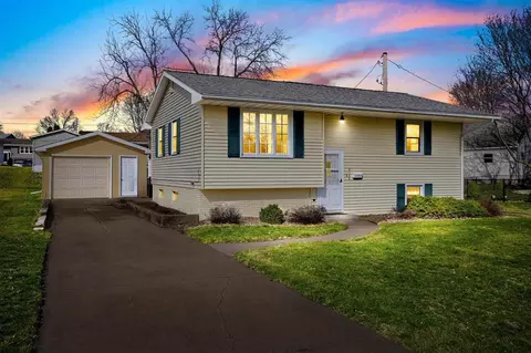 2100 Brookland Dr, Cedar Rapids, IA 52402