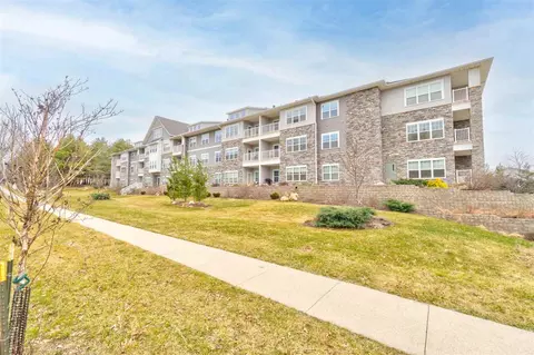 260 N Scott Blvd #211, Iowa City, IA 52245