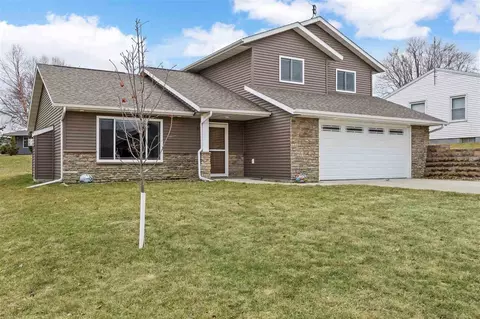 217 Parkview Dr, Tipton, IA 52772