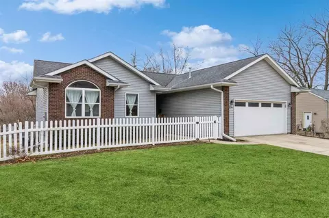 2211 A St, Iowa City, IA 52245