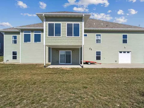 Exterior - 3975 Hendricks Ln, Solon, IA 52333 photo 3 of 4