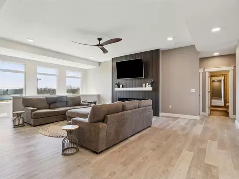 Living - 3975 Hendricks Ln, Solon, IA 52333 photo 3 of 4