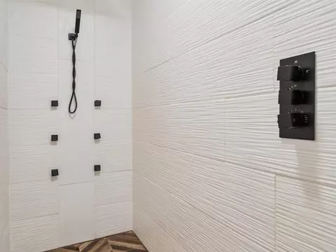 Bath - 3975 Hendricks Ln, Solon, IA 52333 photo 3 of 5
