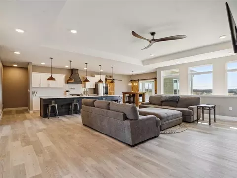 Living - 3975 Hendricks Ln, Solon, IA 52333 photo 2 of 4