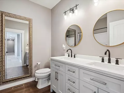 Bath - 3975 Hendricks Ln, Solon, IA 52333 photo 5 of 5