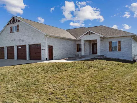 3975 Hendricks Ln, Solon, IA 52333