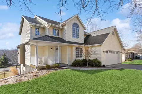 760 Forest Edge Dr, Coralville, IA 52241