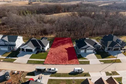 1216 Tamarack Trl, Iowacity, IA 52245