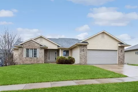 1029 Goldenrod Dr, Iowa City, IA 52246