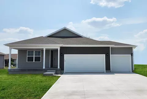225 Sumac Dr, Palo, IA 52324