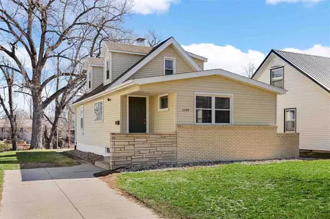 1106 36th St SE, Cedar Rapids, IA 52403
