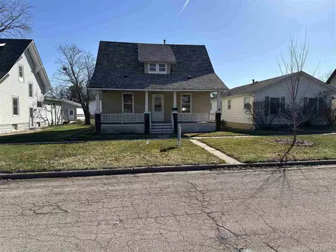 208 Walnut St, Tipton, IA 52772