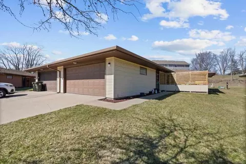 2426 Walden Ct, Iowa City, IA 52246